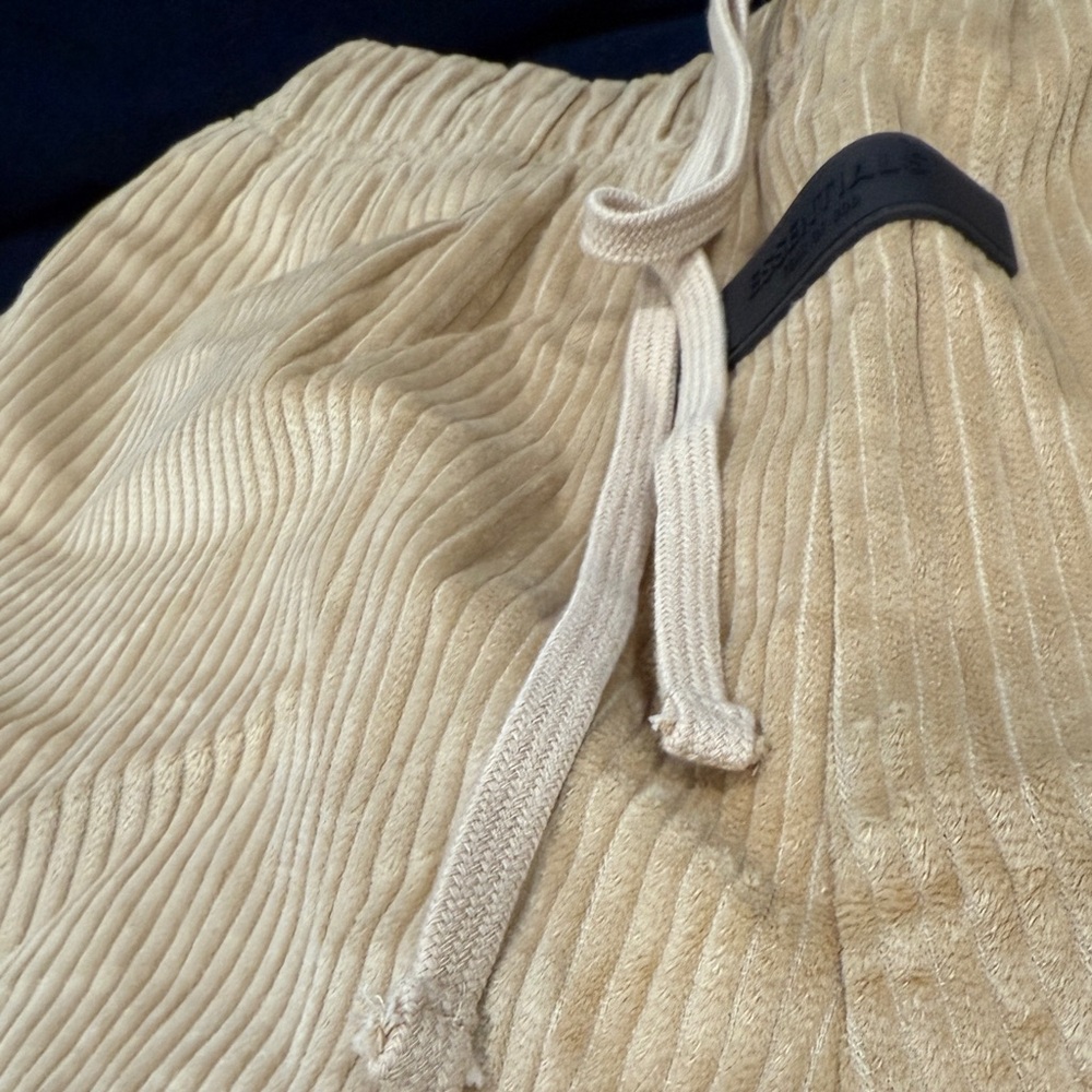 short essentials - Picture 1 of 3